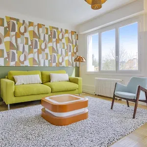 T3 Design Et Familial Avec Parking Proche Commodites Francia